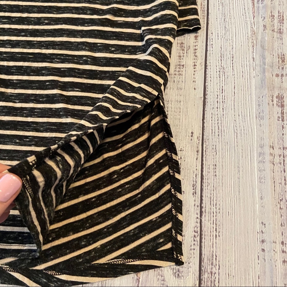 We The Free Oversized 3/4 Sleeve Split Bottom Top. Size Medium. EUC - Picture 2 of 10